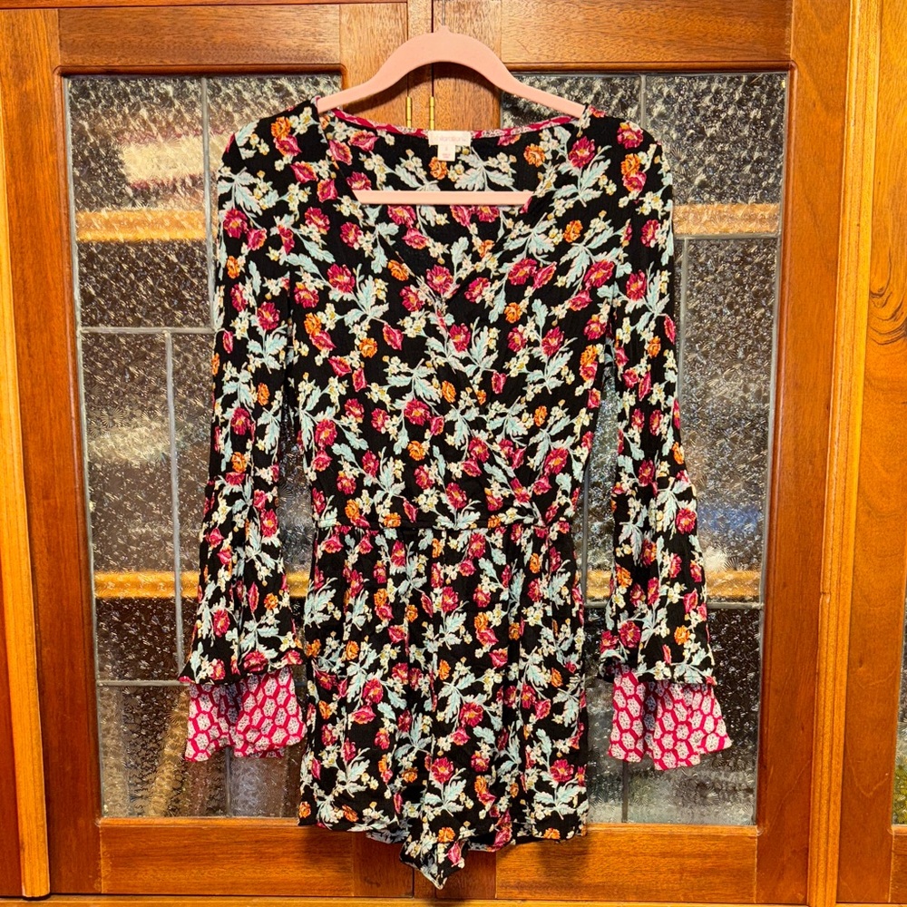 Xhilaration Black Floral Patterned Romper Size Small